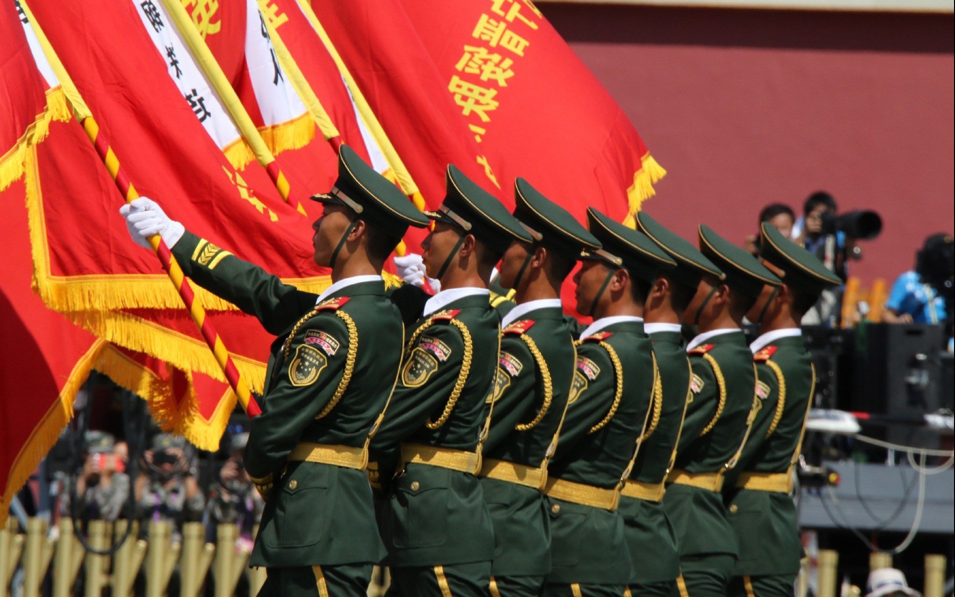 巨星定义时刻，利拉德跨联赛壁垒上演黄金一击