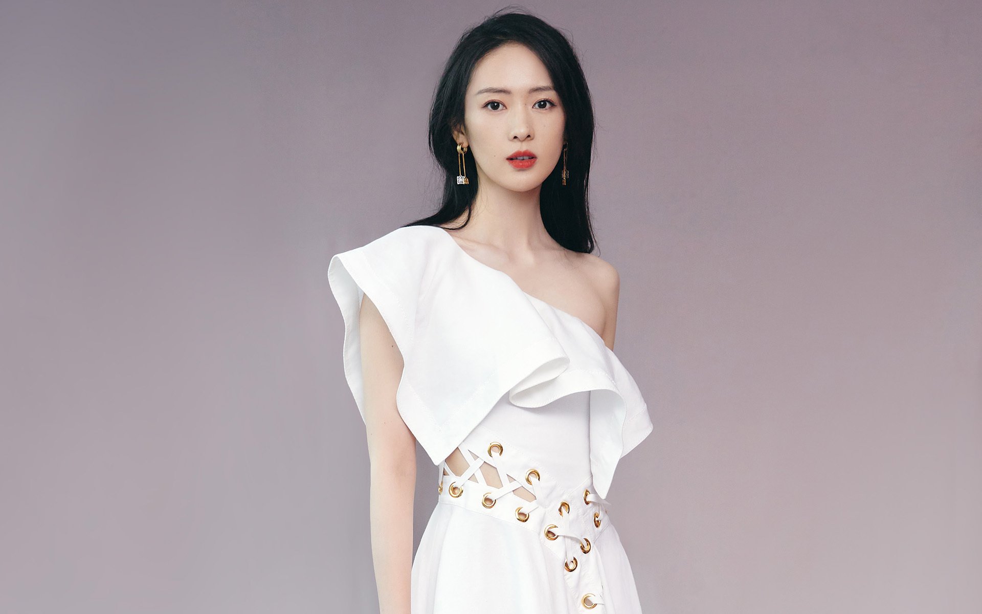 足球双雄,安哥拉完胜南非,莱万年度焦点战接管比赛