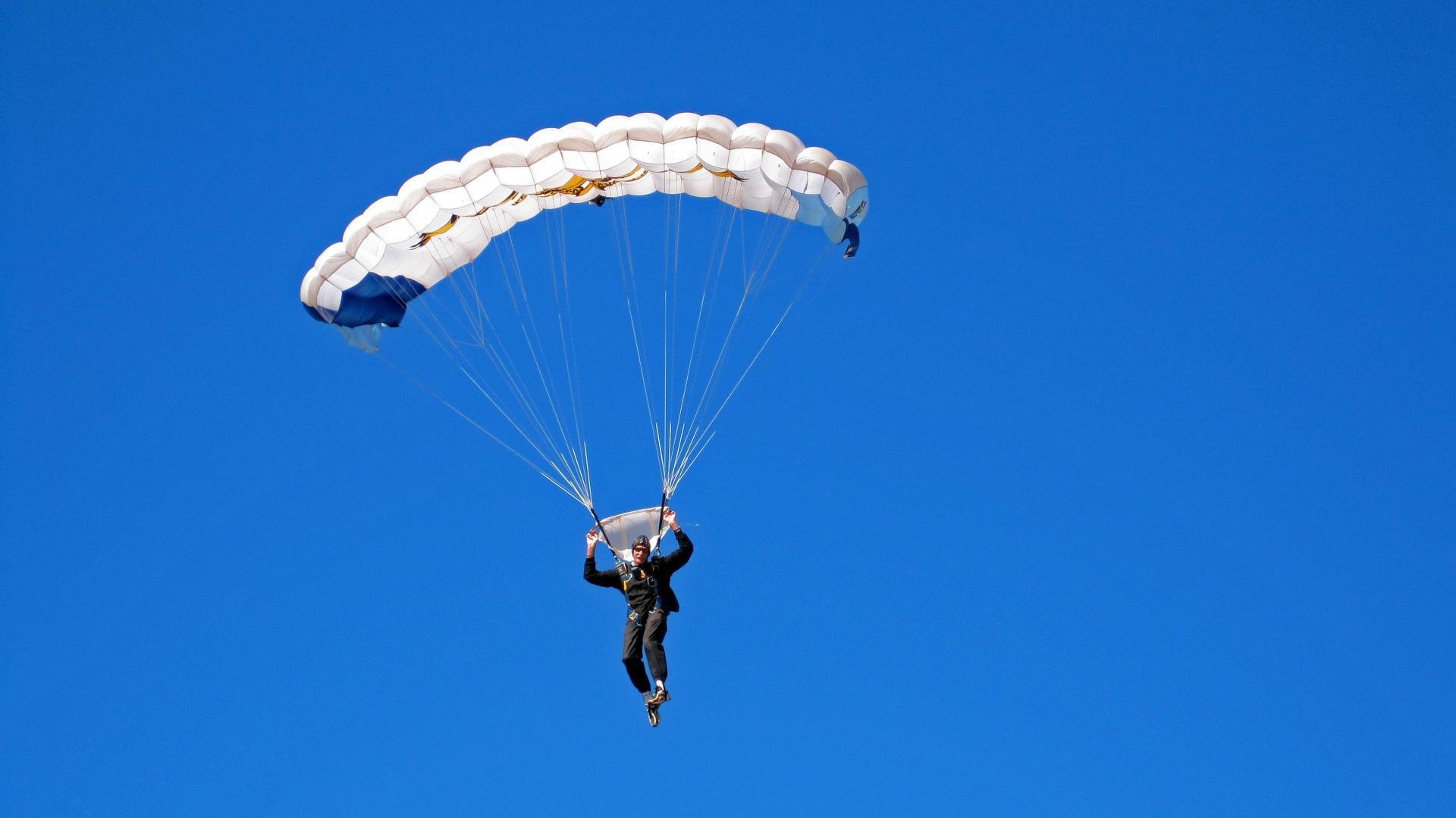 星域之间,血脉城市与冰原狼魂的宿命鏖战